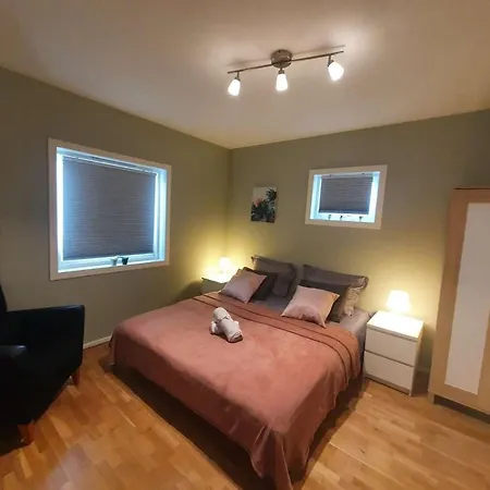 Bright And Central 2-bedroom With King Bed, Fully Equipped