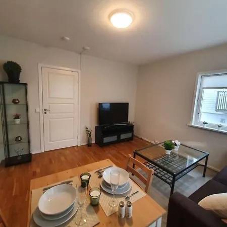 Apartment Bright And Central 2-bedroom With King Bed, Fully Equipped *