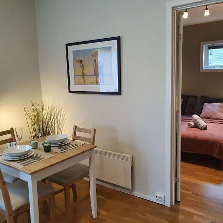 Bright And Central 2-bedroom With King Bed, Fully Equipped Apartment *